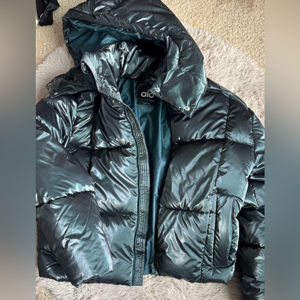 ALO Yoga Women's Shiny Puffer Jacket -NWT! - Picture 2 of 5